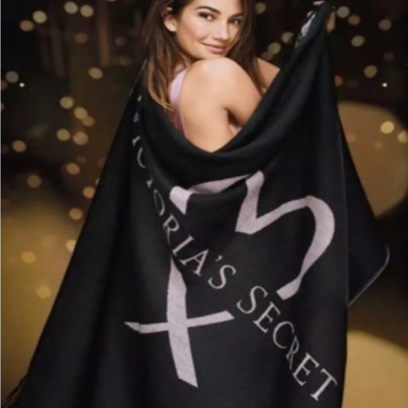 VICTORIA`S SECRET Throw Blanket Limited Edition Cozy Black Pink Heart - Picture 1 of 3